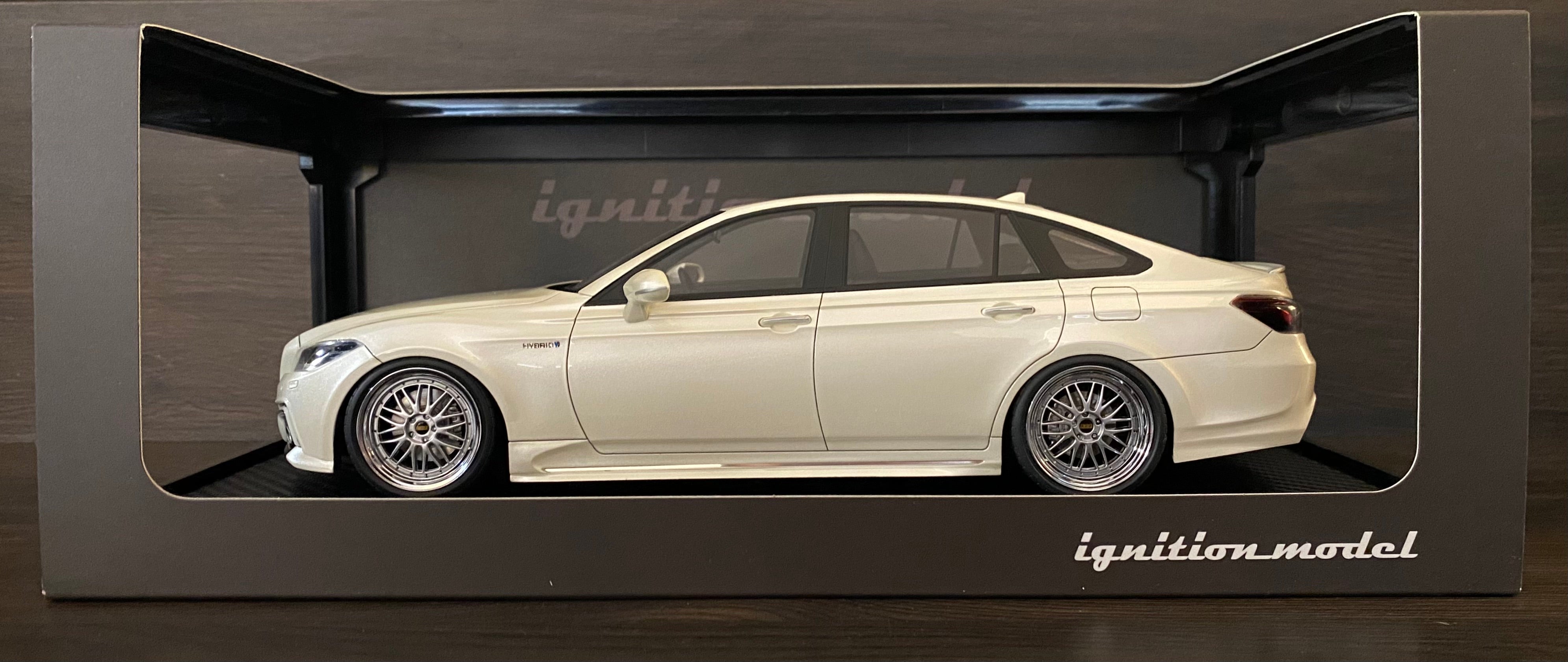 Ignition Model 1:18 Scale Toyota Crown (220) 3.5L RS Advance White