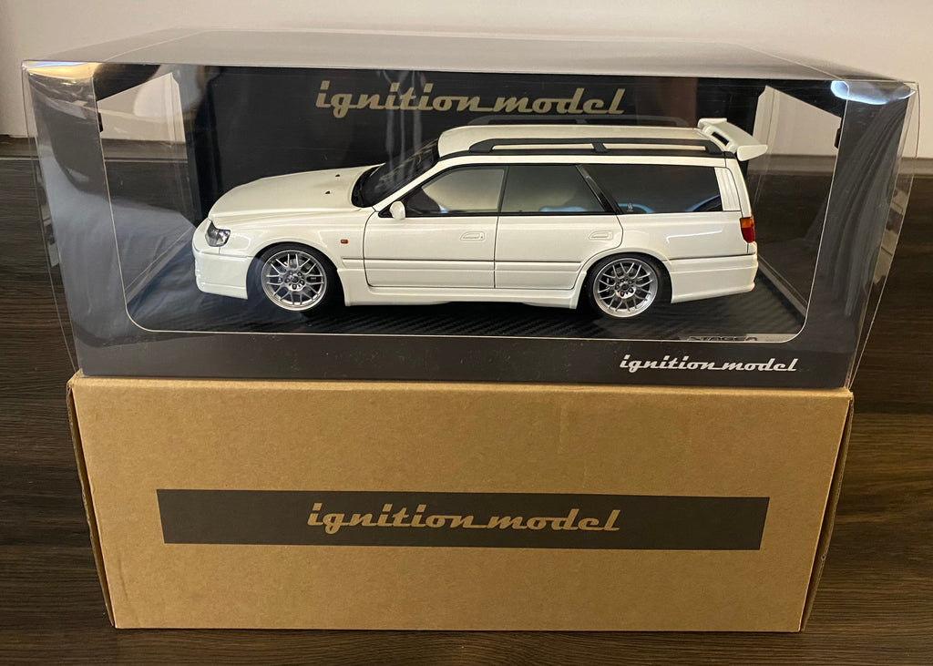 Ignition Model 1:18 Scale White Nissan Stagea 260RS (WGNC34) Pearl